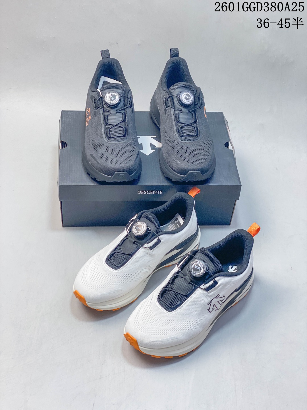 🈴放店💰200
DESCENTE迪桑特 LAVITATE TRAIL WIRE 3.0
时尚休闲运动覆盖防水男子越野跑鞋 
官方同步上架 适合技术路线单日徒步穿着 aeriosflgtx鞋受到长途野外跑步鞋的启发 适合在变化的地形上进行快速轻快的徒步旅行穿着，舒适而有支撑性，使您充满信心。该设计与脚部融为一体，可最大限度地减少摩擦，gore-tex保护膜可防水，采用gore隐形适体(invisiblefit)技术，更轻薄舒适。敏捷、稳定和技术路线上的自信源于vibram® megagrip外底、压缩eva内底以及一体的tpu。重量约:275g技术特点防水透气轻量耐磨鞋子鞋外底结构vibram®megagripM橡胶化合材料耐用柔软鞋子结构tpu鞋头可防磨损压缩eva泡沫内底以及一体的tpu铁芯提高了灵活性和稳定性，使您充满信心鞋子衬垫结构4mm厚or模制插片材料gore-tex薄膜tpu高耐磨保护膜cordura®网眼布 
官方货号: D5431RRN241526
尺码: 36-45含半码
01GGD380A25