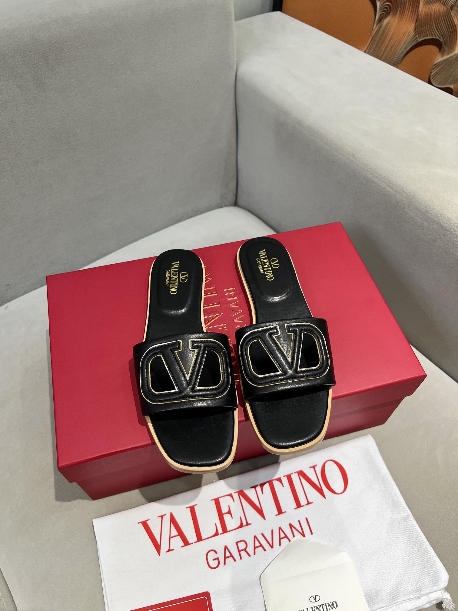 Valentino Schuhe Badelatschen Offene Arbeiten Echtleder Schaffell Frühling/Sommer Kollektion