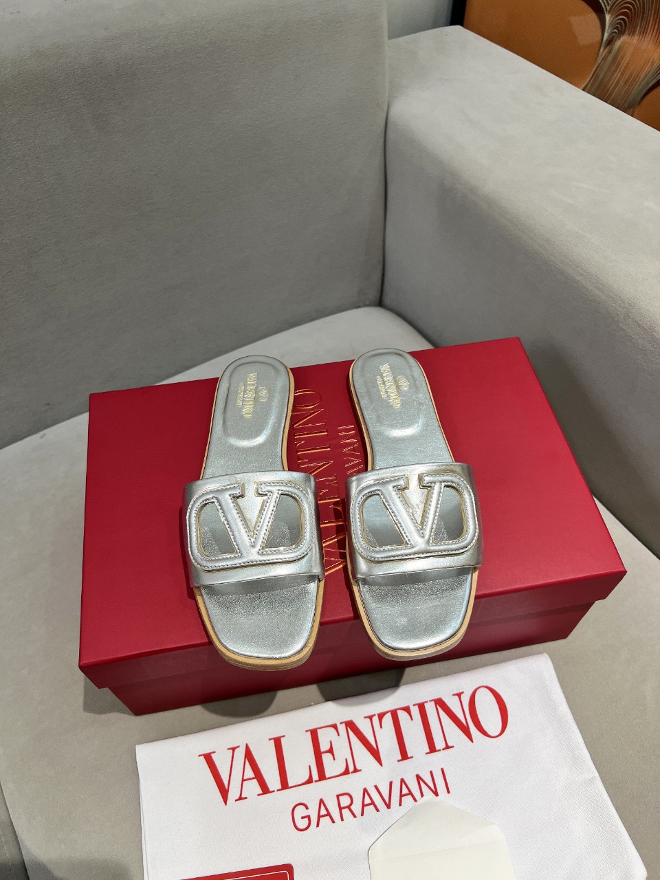 Valentino Schuhe Badelatschen Offene Arbeiten Echtleder Schaffell Frühling/Sommer Kollektion