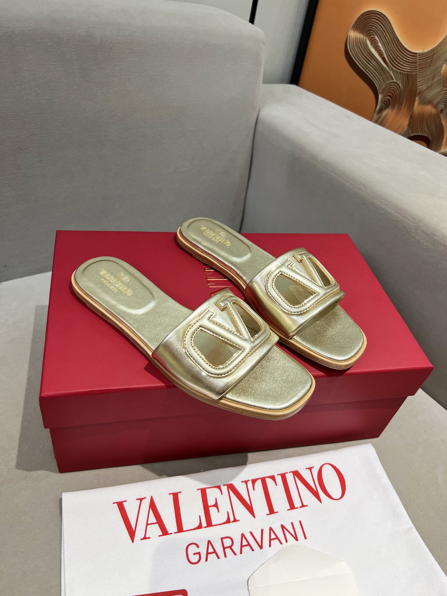 Valentino Schuhe Badelatschen Offene Arbeiten Echtleder Schaffell Frühling/Sommer Kollektion