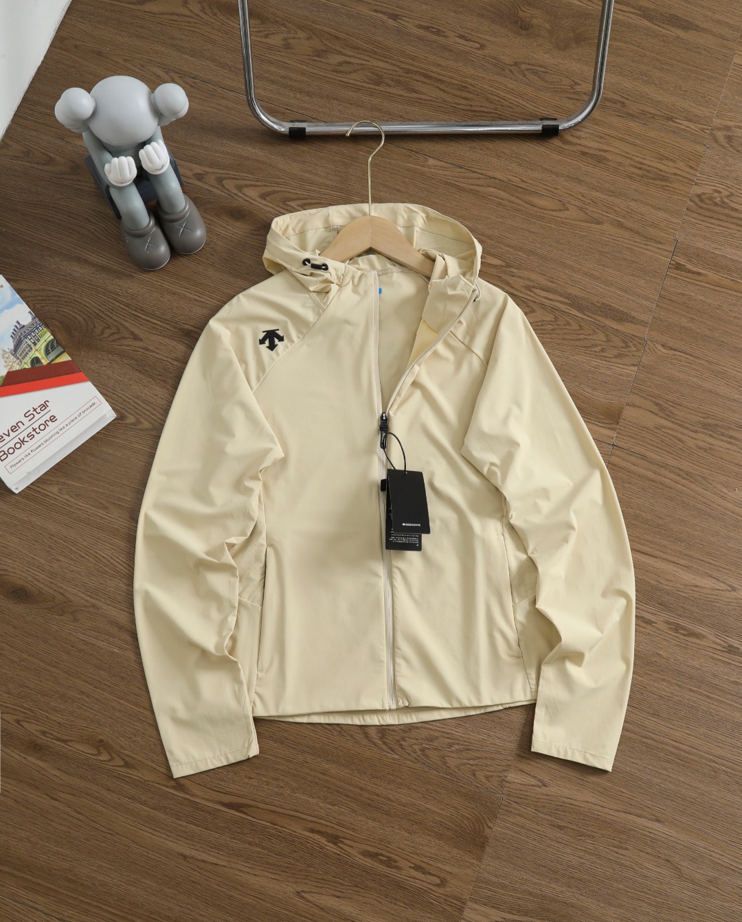 Chaqueta Ligera con Capucha Descente para Mujer, Protección Solar y Secado Rápido 5 o 1ipcalvaumed10181ba31ghv1tq70