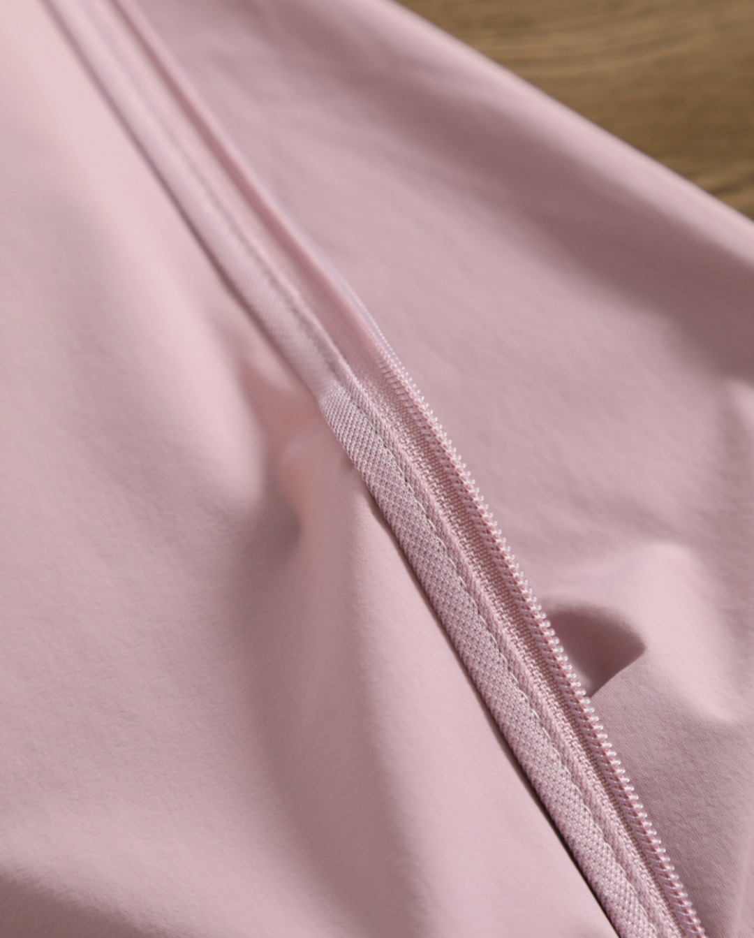 Chaqueta Ligera con Capucha Descente para Mujer, Protección Solar y Secado Rápido 17 o 1ipcalvb01pf7ees1navas71m52c