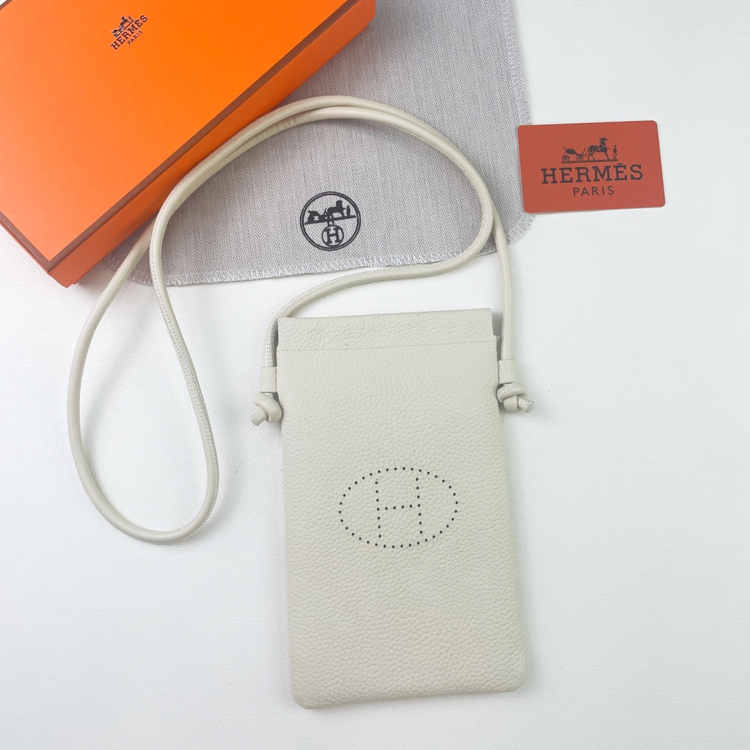 HERMES新款全牛皮bag 可手拿斜挎,多功能,吸磁扣开合 Togo头层牛皮制作而成 肩带可拆卸,可以调节长短 尺寸: HERMES新款全牛皮bag 可手拿斜挎,多功能,吸磁扣开合 Togo头层牛皮制作而成 肩带可拆卸,可以调节长短 尺寸: