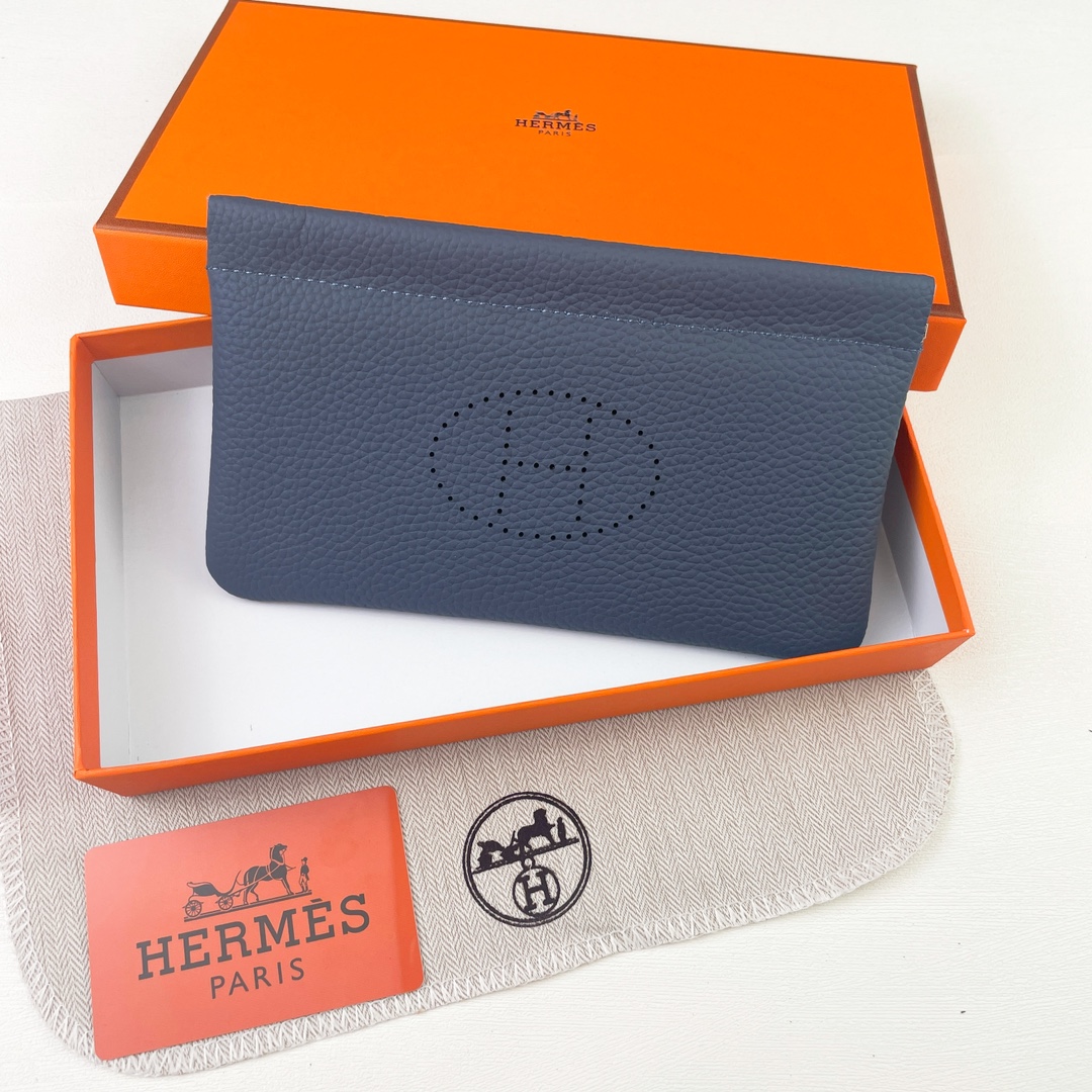 爱马仕新款【Hermes 】 💋新款头层牛皮钱包 💋手感柔软，吸磁扣开合 💋材质：进口togo牛皮 💋尺寸：19*11 