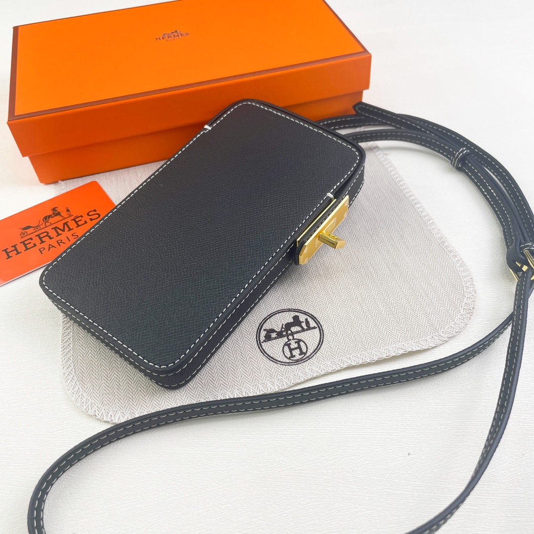 实物拍摄🎬官网新款 Hermes Hac a Box手机保护壳 Tadelakt小牛皮手机保护壳,配有可调节肩带和镀金金 实物拍摄🎬官网新款 Hermes Hac a Box手机保护壳 Tadelakt小牛皮手机保护壳,配有可调节肩带和镀金金