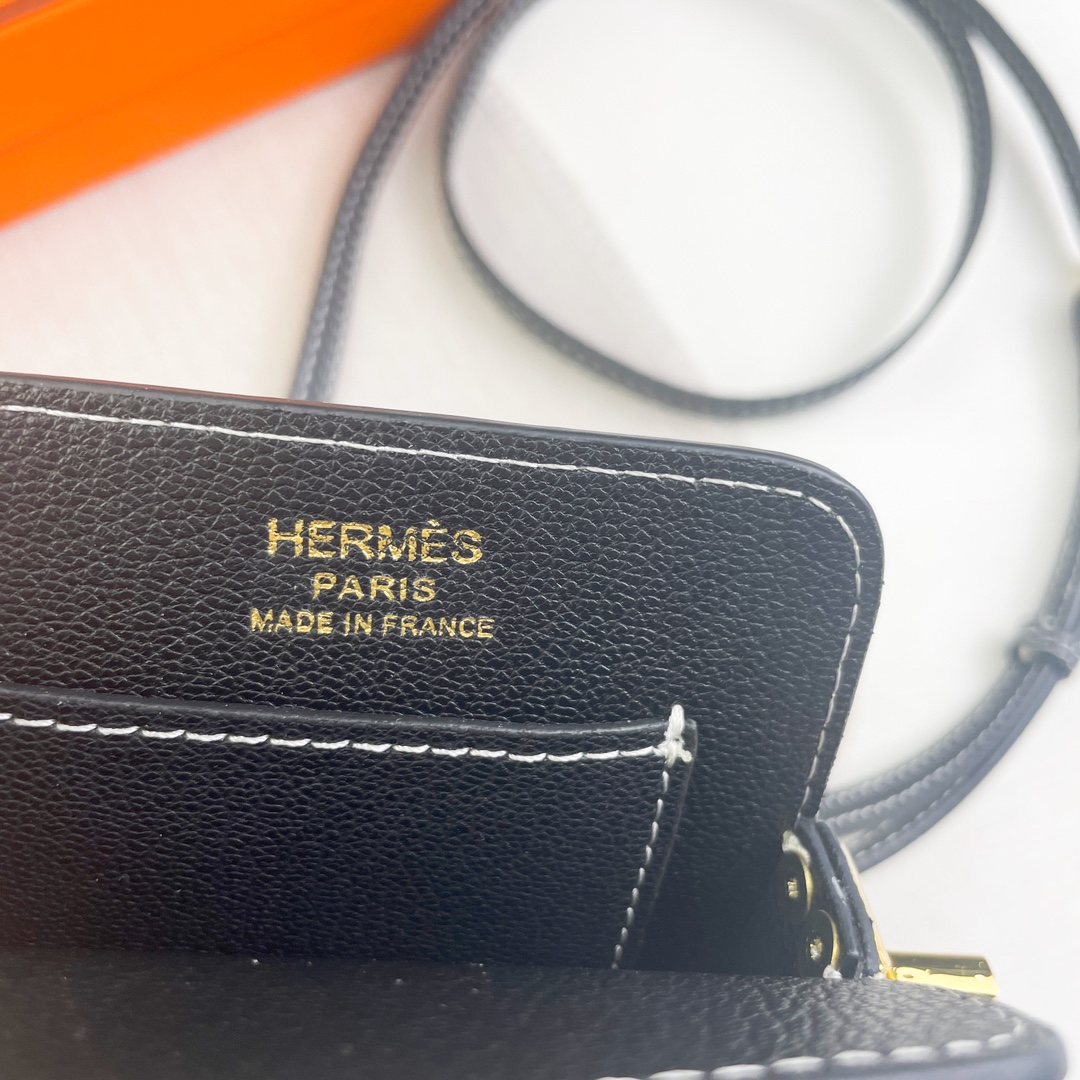 实物拍摄🎬官网新款 Hermes Hac a Box手机保护壳 Tadelakt小牛皮手机保护壳,配有可调节肩带和镀金金 实物拍摄🎬官网新款 Hermes Hac a Box手机保护壳 Tadelakt小牛皮手机保护壳,配有可调节肩带和镀金金