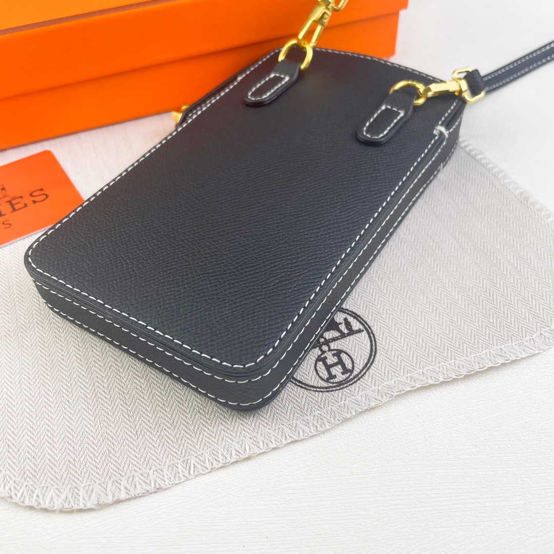 实物拍摄🎬官网新款 Hermes Hac a Box手机保护壳 Tadelakt小牛皮手机保护壳,配有可调节肩带和镀金金 实物拍摄🎬官网新款 Hermes Hac a Box手机保护壳 Tadelakt小牛皮手机保护壳,配有可调节肩带和镀金金