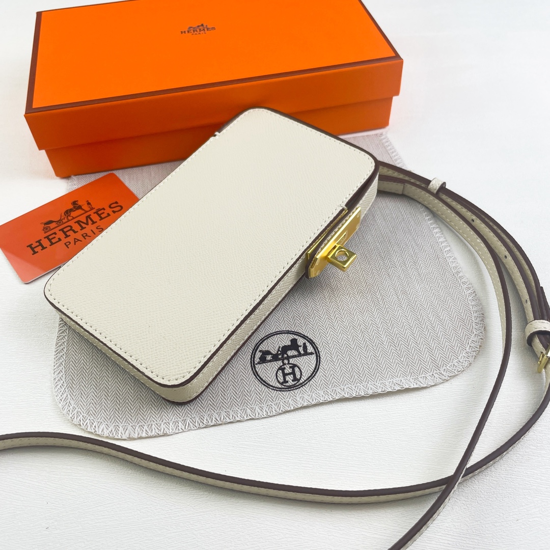 实物拍摄🎬官网新款 Hermes Hac a Box手机保护壳 Tadelakt小牛皮手机保护壳,配有可调节肩带和镀金金 实物拍摄🎬官网新款 Hermes Hac a Box手机保护壳 Tadelakt小牛皮手机保护壳,配有可调节肩带和镀金金
