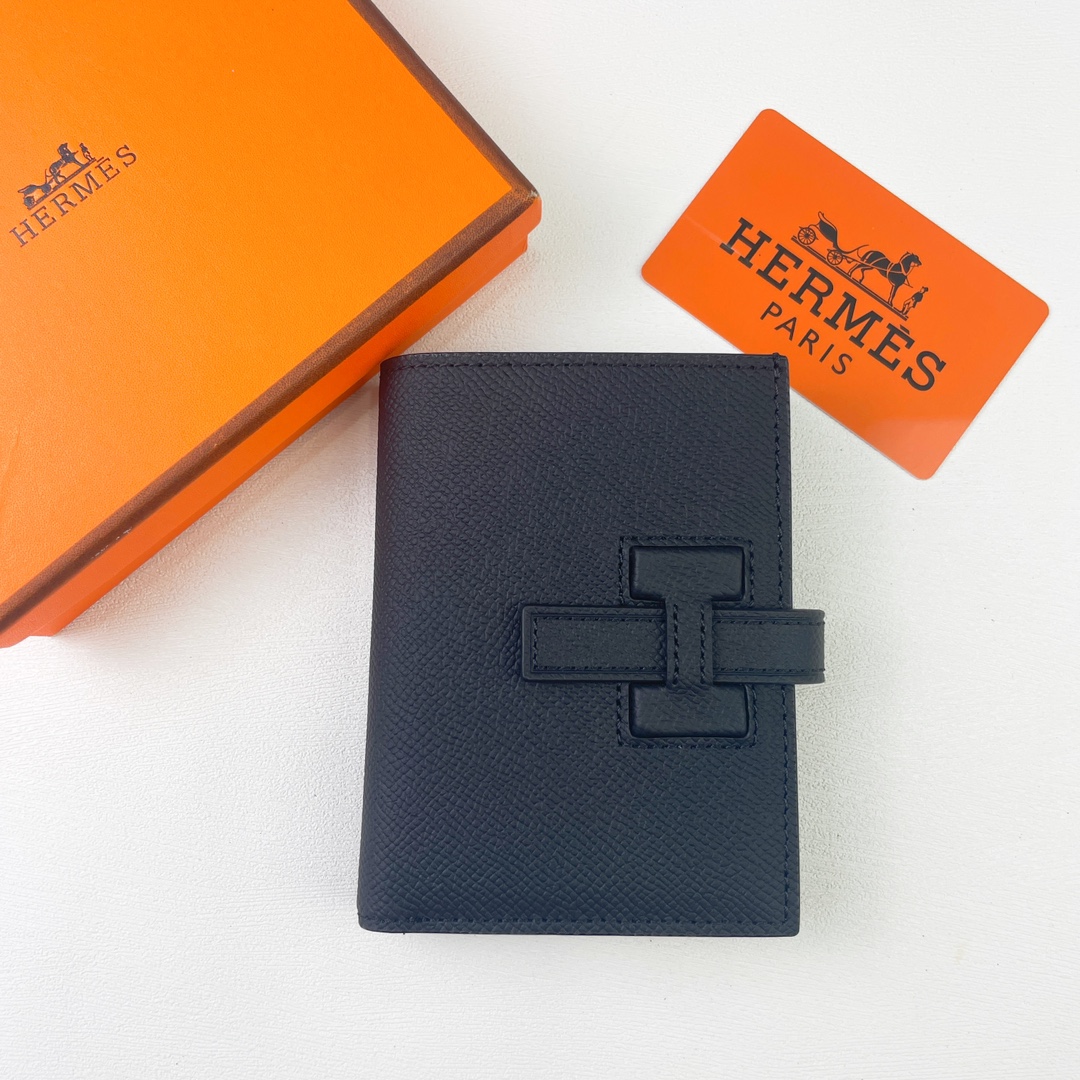 HERMES New H Passant短钱包
Epsom小牛皮短钱包
- 护套H passant开合
