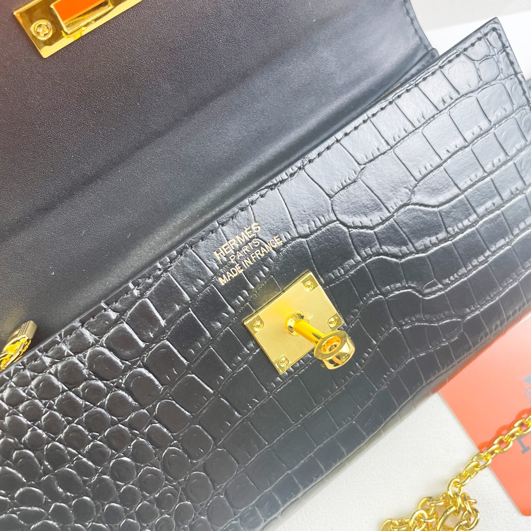 HERMES  kelly bag 猪鼻子链
💋材质进口牛皮
💋尺寸：20cm*11cm
💋型号361-