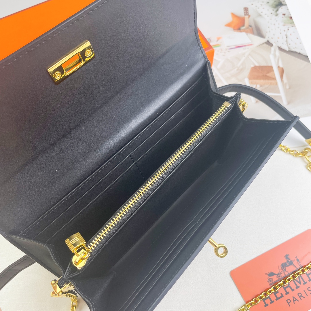 HERMES  kelly bag 猪鼻子链
💋材质进口牛皮
💋尺寸：20cm*11cm
💋型号361-