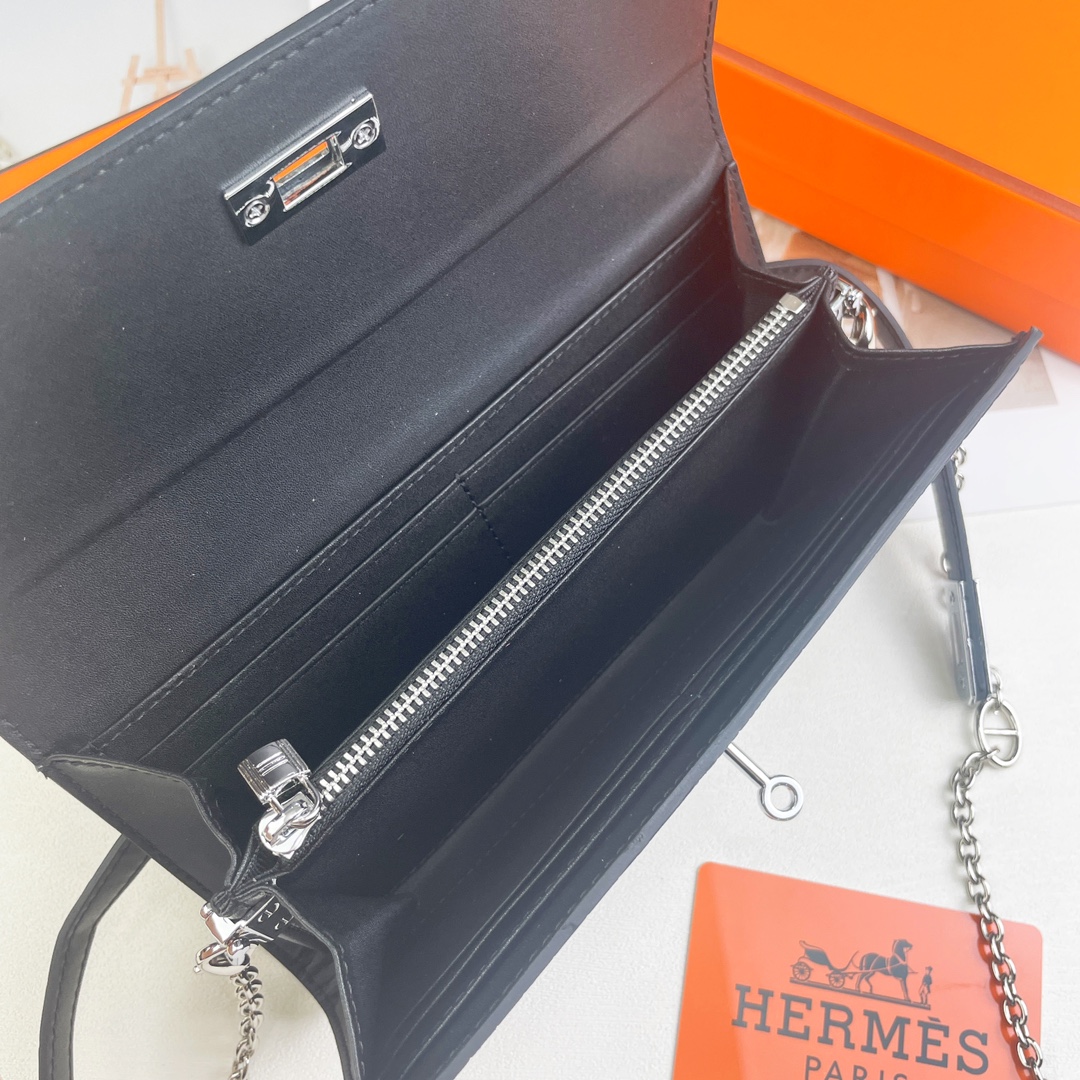 HERMES  kelly bag 猪鼻子链
💋材质进口牛皮
💋尺寸：20cm*11cm
💋型号361-