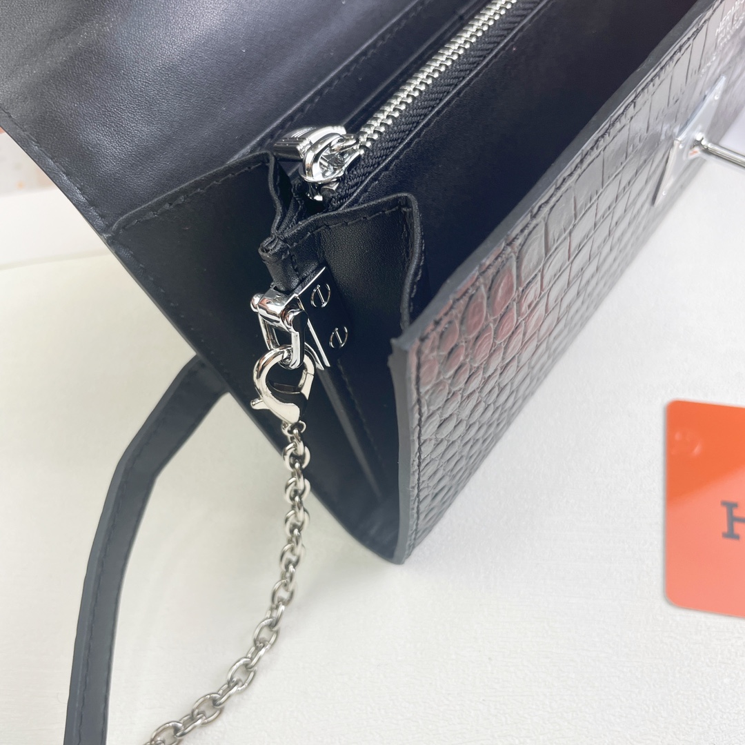 HERMES  kelly bag 猪鼻子链
💋材质进口牛皮
💋尺寸：20cm*11cm
💋型号361-