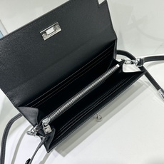 HERMES kelly bag 💋材质:进口empson 牛皮💋尺寸:20cm*11cm*3cm💋型 HERMES kelly bag 💋材质:进口empson 牛皮💋尺寸:20cm*11cm*3cm💋型