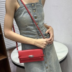 HERMES kelly bag 💋材质:进口empson 牛皮💋尺寸:20cm*11cm*3cm💋型 HERMES kelly bag 💋材质:进口empson 牛皮💋尺寸:20cm*11cm*3cm💋型