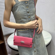HERMES kelly bag 💋材质:进口empson 牛皮💋尺寸:20cm*11cm*3cm💋型 HERMES kelly bag 💋材质:进口empson 牛皮💋尺寸:20cm*11cm*3cm💋型