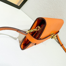 HERMES kelly bag 💋材质:进口empson 牛皮💋尺寸:20cm*11cm*3cm💋型 HERMES kelly bag 💋材质:进口empson 牛皮💋尺寸:20cm*11cm*3cm💋型