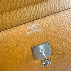 HERMES kelly bag 💋材质:进口empson 牛皮💋尺寸:20cm*11cm*3cm💋型 HERMES kelly bag 💋材质:进口empson 牛皮💋尺寸:20cm*11cm*3cm💋型
