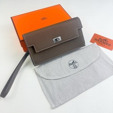Hermes-Kelly Pocket长钱包 Madame小牛皮长钱包。 - 6个卡槽 - 一个拉链口袋 - 一个大钞位 Hermes-Kelly Pocket长钱包 Madame小牛皮长钱包。 - 6个卡槽 - 一个拉链口袋 - 一个大钞位