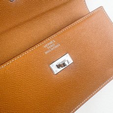 Hermes-Kelly Pocket长钱包 Madame小牛皮长钱包。 - 6个卡槽 - 一个拉链口袋 - 一个大钞位 Hermes-Kelly Pocket长钱包 Madame小牛皮长钱包。 - 6个卡槽 - 一个拉链口袋 - 一个大钞位