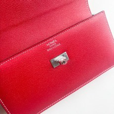 Hermes-Kelly Pocket长钱包 Madame小牛皮长钱包。 - 6个卡槽 - 一个拉链口袋 - 一个大钞位 Hermes-Kelly Pocket长钱包 Madame小牛皮长钱包。 - 6个卡槽 - 一个拉链口袋 - 一个大钞位