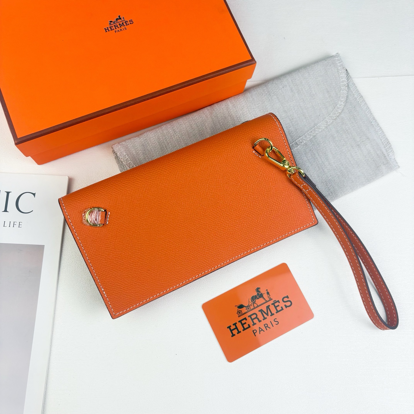 Hermes-Kelly Pocket长钱包 Madame小牛皮长钱包。 - 6个卡槽 - 一个拉链口袋 - 一个大钞位 Hermes-Kelly Pocket长钱包 Madame小牛皮长钱包。 - 6个卡槽 - 一个拉链口袋 - 一个大钞位