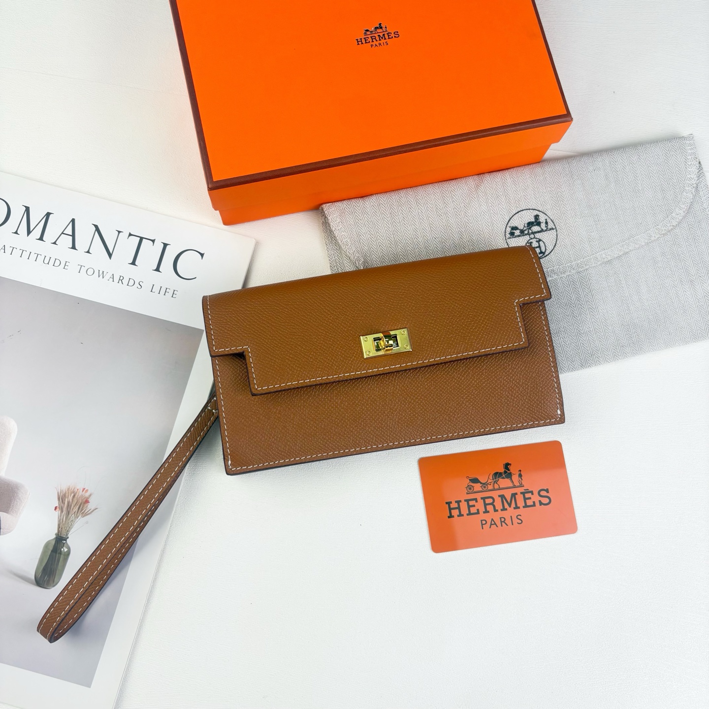 Hermes-Kelly Pocket长钱包 Madame小牛皮长钱包。 - 6个卡槽 - 一个拉链口袋 - 一个大钞位 Hermes-Kelly Pocket长钱包 Madame小牛皮长钱包。 - 6个卡槽 - 一个拉链口袋 - 一个大钞位
