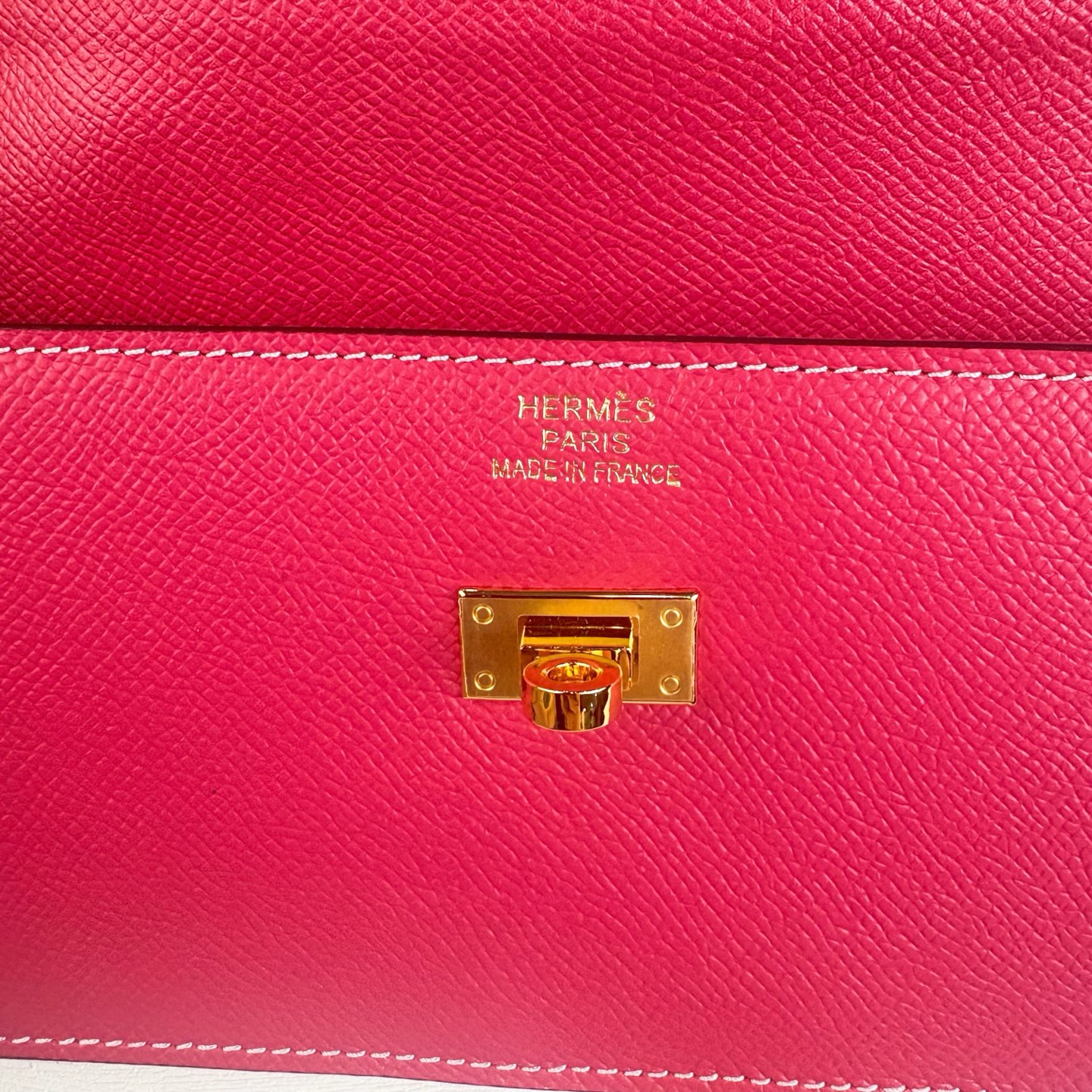 Hermes-Kelly Pocket长钱包 Madame小牛皮长钱包。 - 6个卡槽 - 一个拉链口袋 - 一个大钞位 Hermes-Kelly Pocket长钱包 Madame小牛皮长钱包。 - 6个卡槽 - 一个拉链口袋 - 一个大钞位