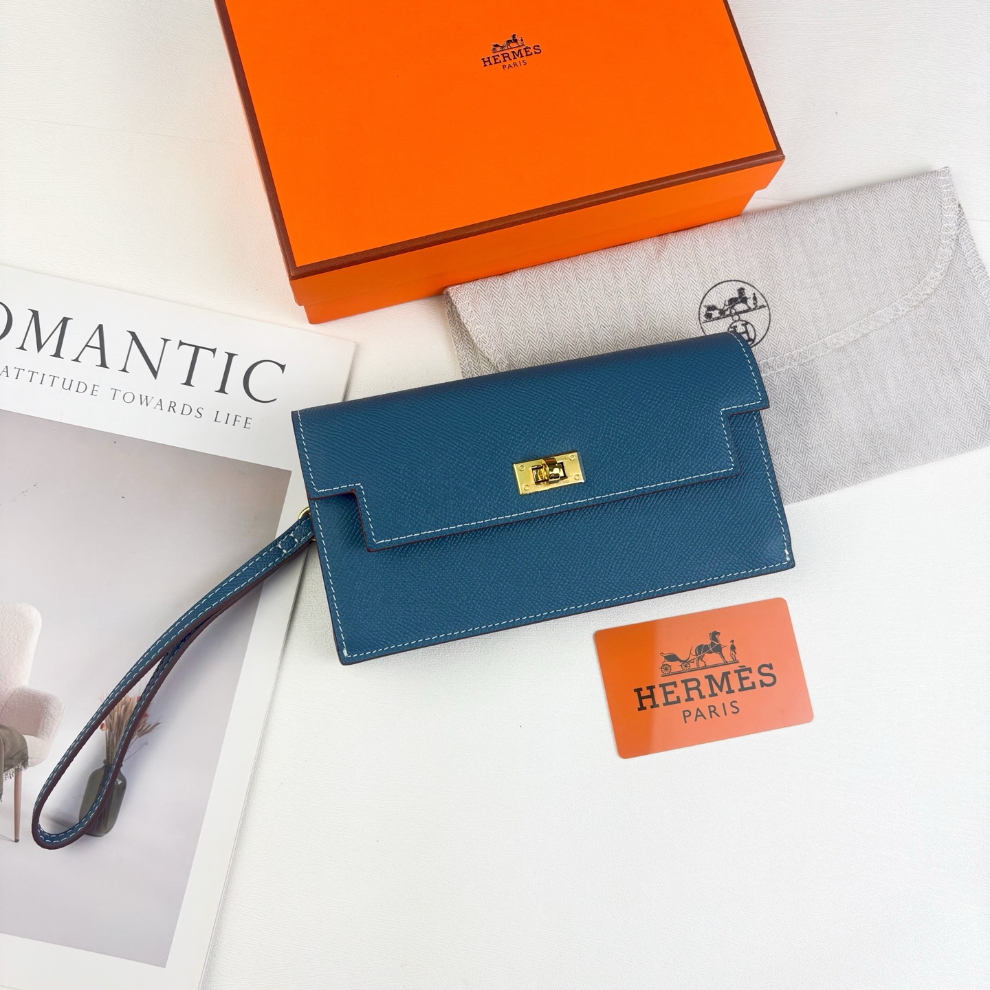 Hermes-Kelly Pocket长钱包 Madame小牛皮长钱包。 - 6个卡槽 - 一个拉链口袋 - 一个大钞位 Hermes-Kelly Pocket长钱包 Madame小牛皮长钱包。 - 6个卡槽 - 一个拉链口袋 - 一个大钞位
