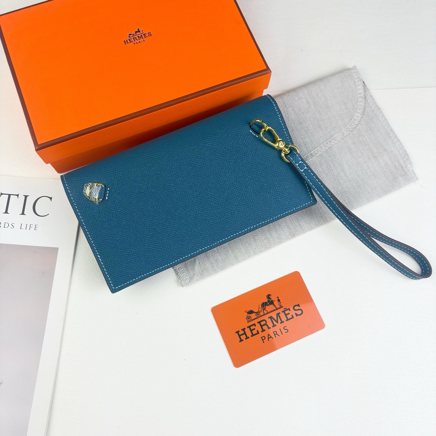 Hermes-Kelly Pocket长钱包 Madame小牛皮长钱包。 - 6个卡槽 - 一个拉链口袋 - 一个大钞位 Hermes-Kelly Pocket长钱包 Madame小牛皮长钱包。 - 6个卡槽 - 一个拉链口袋 - 一个大钞位