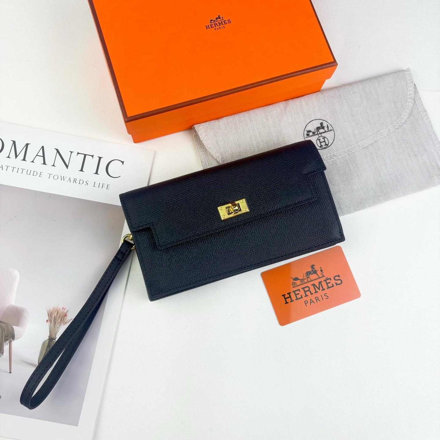 Hermes-Kelly Pocket长钱包 Madame小牛皮长钱包。 - 6个卡槽 - 一个拉链口袋 - 一个大钞位 Hermes-Kelly Pocket长钱包 Madame小牛皮长钱包。 - 6个卡槽 - 一个拉链口袋 - 一个大钞位