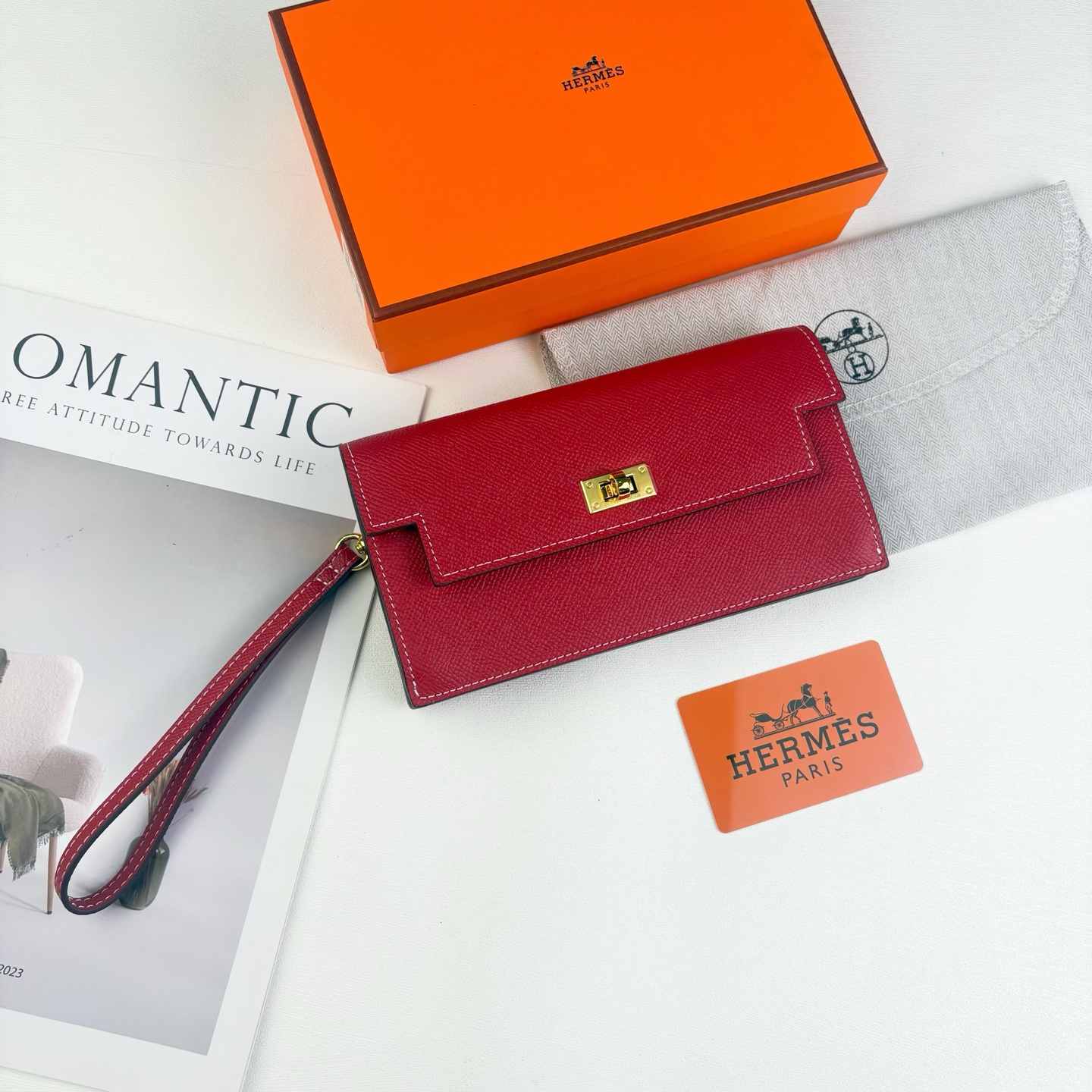 Hermes-Kelly Pocket长钱包 Madame小牛皮长钱包。 - 6个卡槽 - 一个拉链口袋 - 一个大钞位 Hermes-Kelly Pocket长钱包 Madame小牛皮长钱包。 - 6个卡槽 - 一个拉链口袋 - 一个大钞位