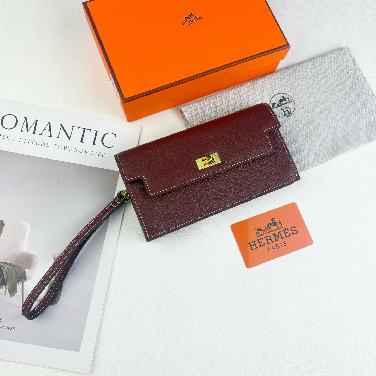 Hermes-Kelly Pocket长钱包 Madame小牛皮长钱包。 - 6个卡槽 - 一个拉链口袋 - 一个大钞位 Hermes-Kelly Pocket长钱包 Madame小牛皮长钱包。 - 6个卡槽 - 一个拉链口袋 - 一个大钞位