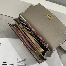 Hermes-Kelly Pocket长钱包➕斜挎包 Madame小牛皮长钱包➕斜挎包 - 6个卡槽 - 一个拉链口袋 Hermes-Kelly Pocket长钱包➕斜挎包 Madame小牛皮长钱包➕斜挎包 - 6个卡槽 - 一个拉链口袋