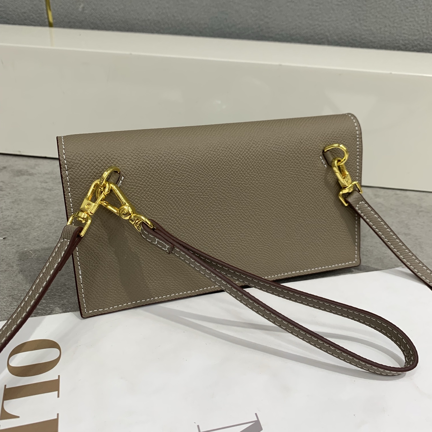 Hermes-Kelly Pocket长钱包➕斜挎包 Madame小牛皮长钱包➕斜挎包 - 6个卡槽 - 一个拉链口袋 Hermes-Kelly Pocket长钱包➕斜挎包 Madame小牛皮长钱包➕斜挎包 - 6个卡槽 - 一个拉链口袋