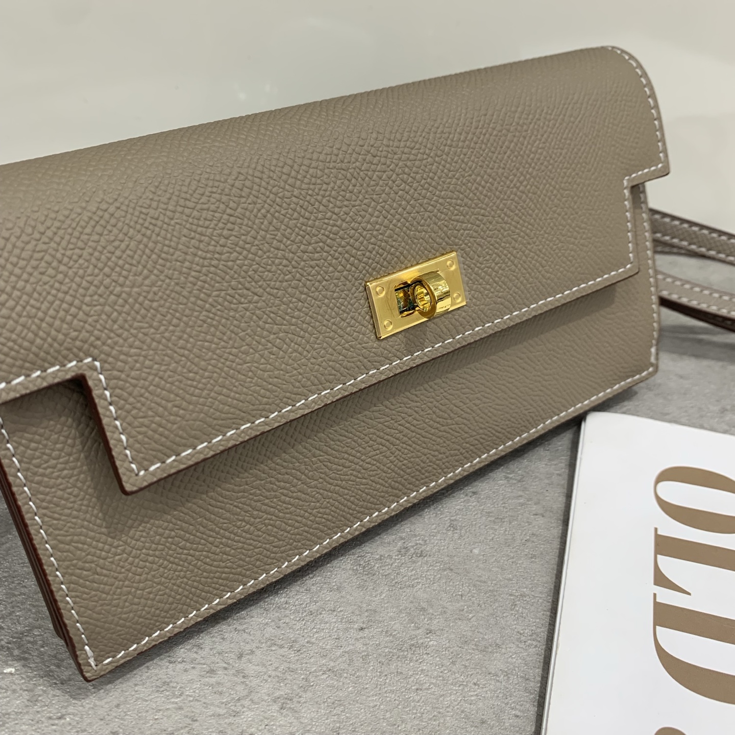 Hermes-Kelly Pocket长钱包➕斜挎包 Madame小牛皮长钱包➕斜挎包 - 6个卡槽 - 一个拉链口袋 Hermes-Kelly Pocket长钱包➕斜挎包 Madame小牛皮长钱包➕斜挎包 - 6个卡槽 - 一个拉链口袋