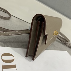 Hermes-Kelly Pocket长钱包➕斜挎包 Madame小牛皮长钱包➕斜挎包 - 6个卡槽 - 一个拉链口袋 Hermes-Kelly Pocket长钱包➕斜挎包 Madame小牛皮长钱包➕斜挎包 - 6个卡槽 - 一个拉链口袋
