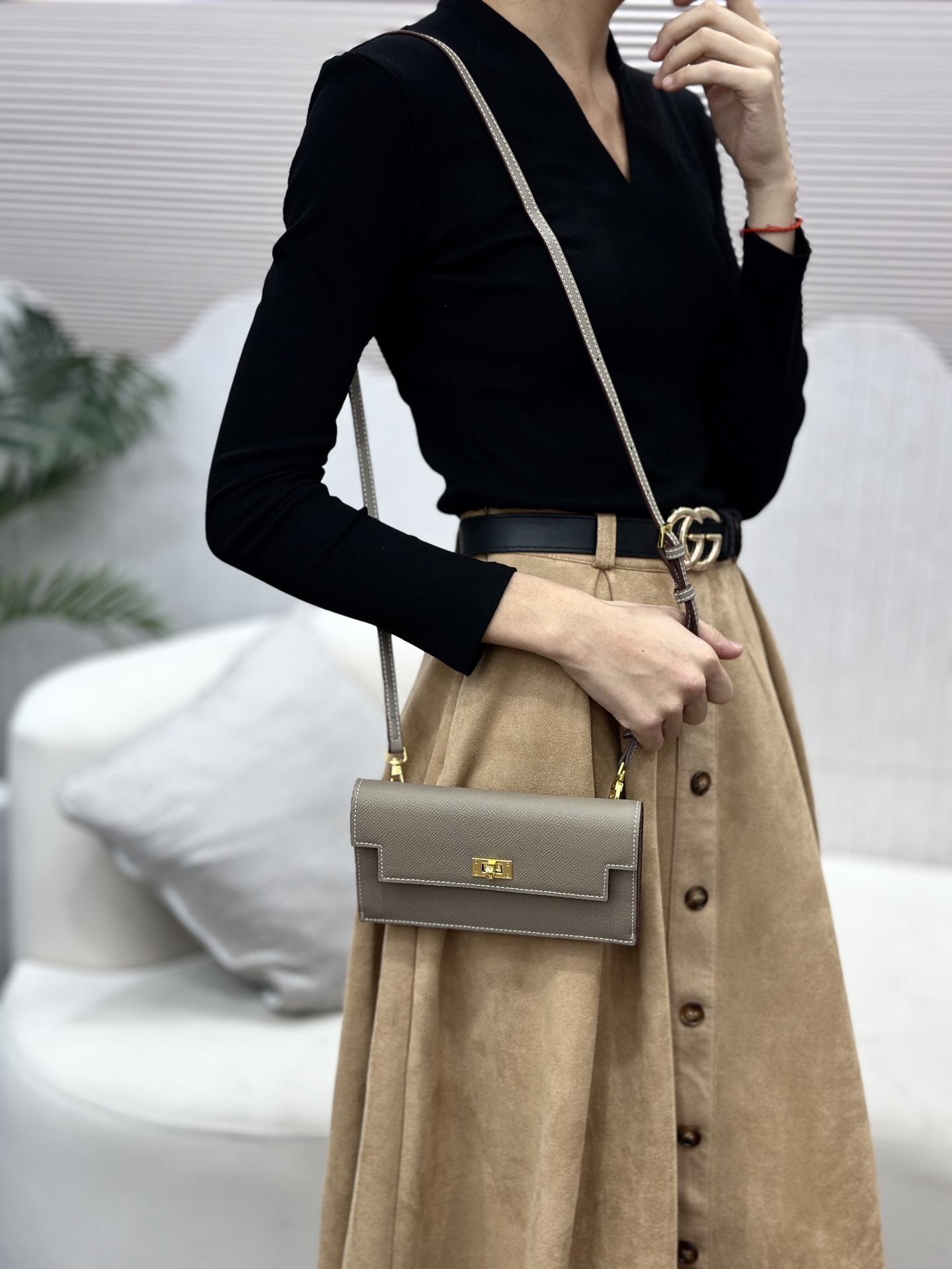 Hermes-Kelly Pocket长钱包➕斜挎包 Madame小牛皮长钱包➕斜挎包 - 6个卡槽 - 一个拉链口袋 Hermes-Kelly Pocket长钱包➕斜挎包 Madame小牛皮长钱包➕斜挎包 - 6个卡槽 - 一个拉链口袋