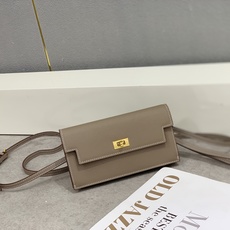 Hermes-Kelly Pocket长钱包➕斜挎包 Madame小牛皮长钱包➕斜挎包 - 6个卡槽 - 一个拉链口袋 Hermes-Kelly Pocket长钱包➕斜挎包 Madame小牛皮长钱包➕斜挎包 - 6个卡槽 - 一个拉链口袋