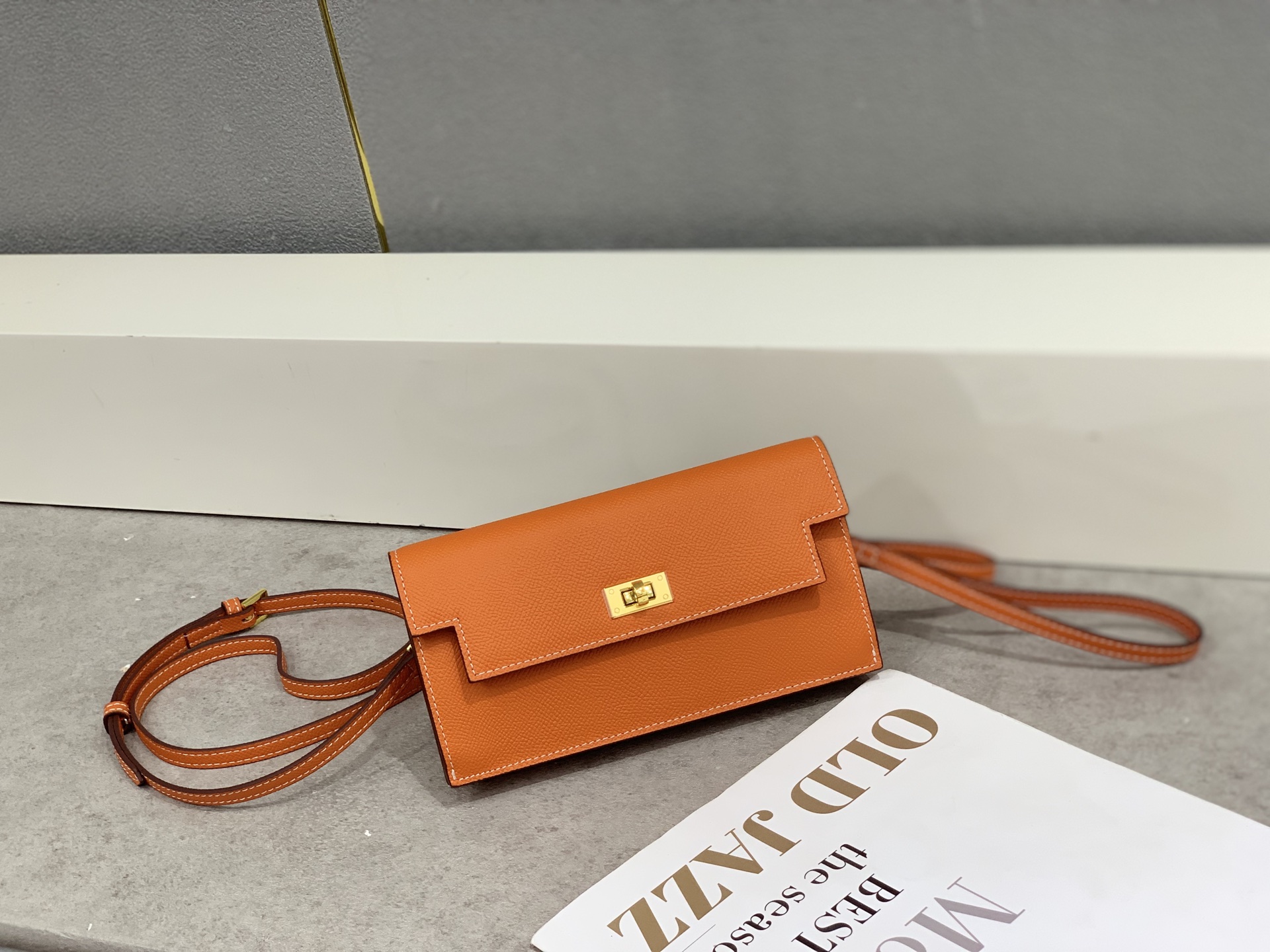 Hermes-Kelly Pocket长钱包➕斜挎包 Madame小牛皮长钱包➕斜挎包 - 6个卡槽 - 一个拉链口袋 Hermes-Kelly Pocket长钱包➕斜挎包 Madame小牛皮长钱包➕斜挎包 - 6个卡槽 - 一个拉链口袋