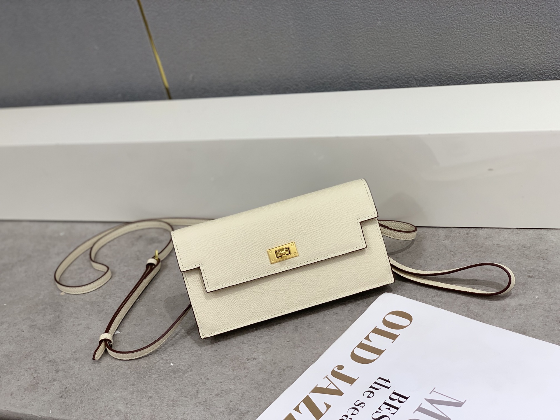 Hermes-Kelly Pocket长钱包➕斜挎包 Madame小牛皮长钱包➕斜挎包 - 6个卡槽 - 一个拉链口袋 Hermes-Kelly Pocket长钱包➕斜挎包 Madame小牛皮长钱包➕斜挎包 - 6个卡槽 - 一个拉链口袋