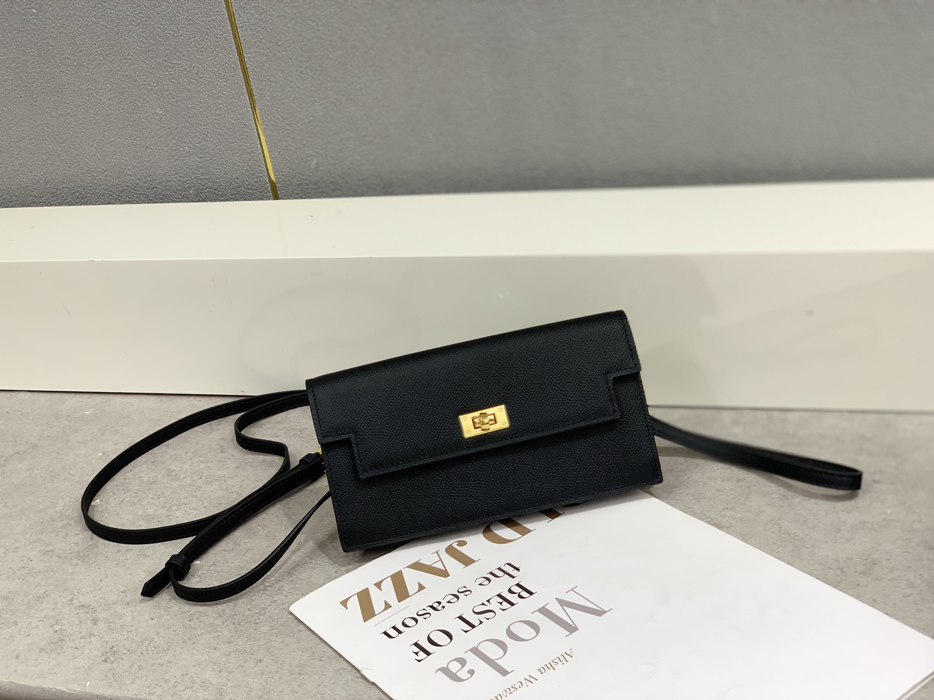 Hermes-Kelly Pocket长钱包➕斜挎包 Madame小牛皮长钱包➕斜挎包 - 6个卡槽 - 一个拉链口袋 Hermes-Kelly Pocket长钱包➕斜挎包 Madame小牛皮长钱包➕斜挎包 - 6个卡槽 - 一个拉链口袋