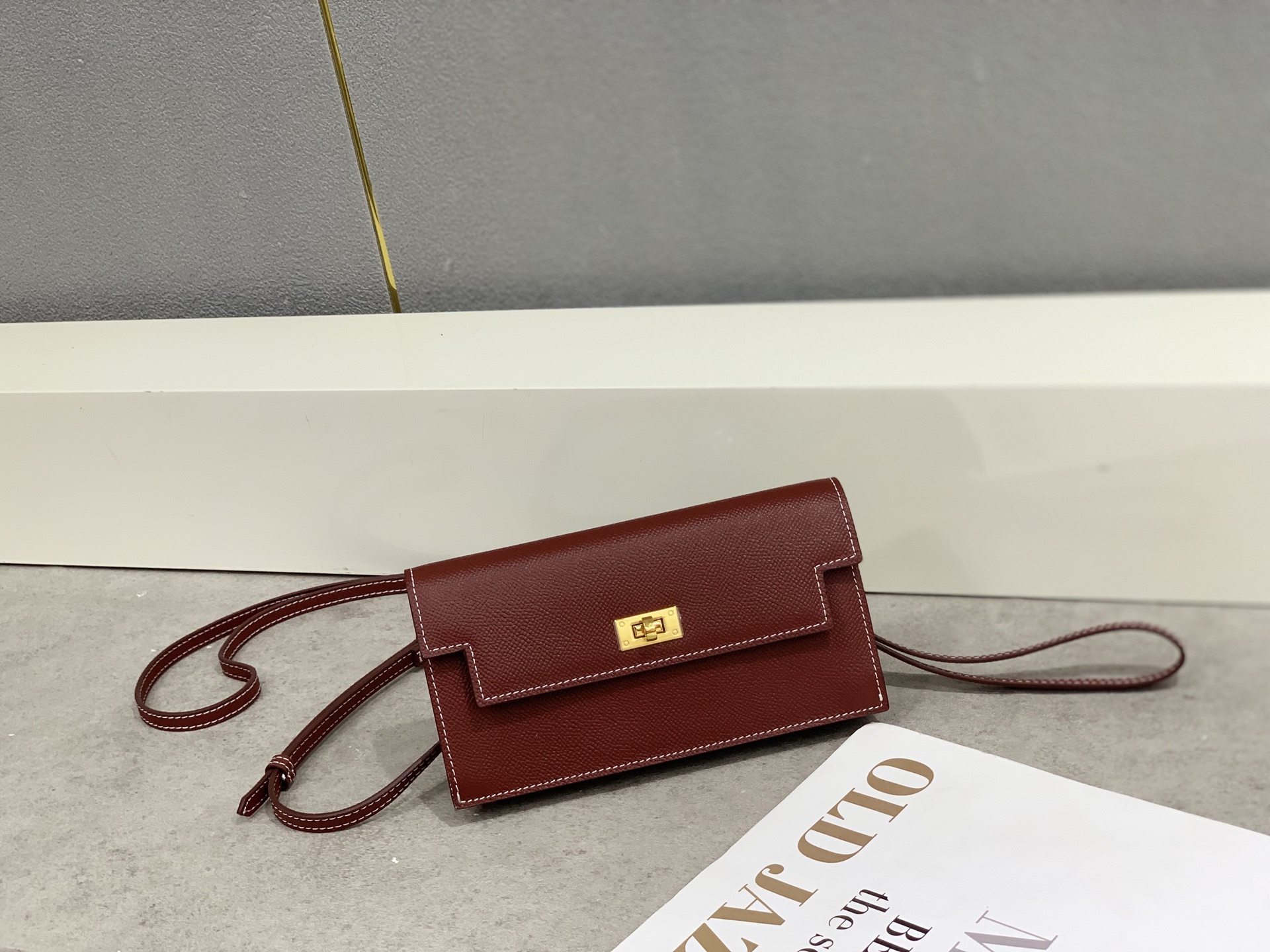 Hermes-Kelly Pocket长钱包➕斜挎包 Madame小牛皮长钱包➕斜挎包 - 6个卡槽 - 一个拉链口袋 Hermes-Kelly Pocket长钱包➕斜挎包 Madame小牛皮长钱包➕斜挎包 - 6个卡槽 - 一个拉链口袋