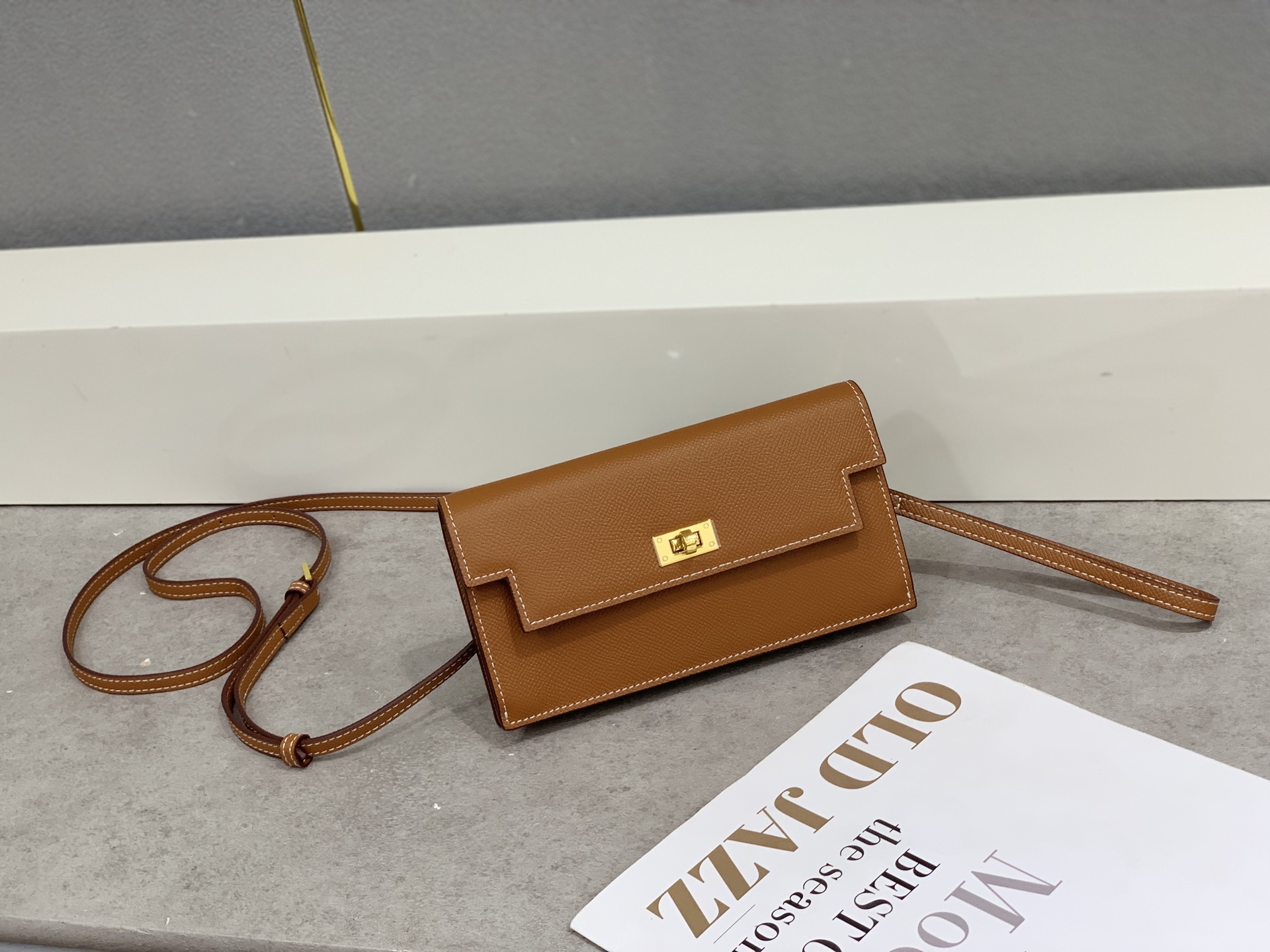 Hermes-Kelly Pocket长钱包➕斜挎包 Madame小牛皮长钱包➕斜挎包 - 6个卡槽 - 一个拉链口袋 Hermes-Kelly Pocket长钱包➕斜挎包 Madame小牛皮长钱包➕斜挎包 - 6个卡槽 - 一个拉链口袋