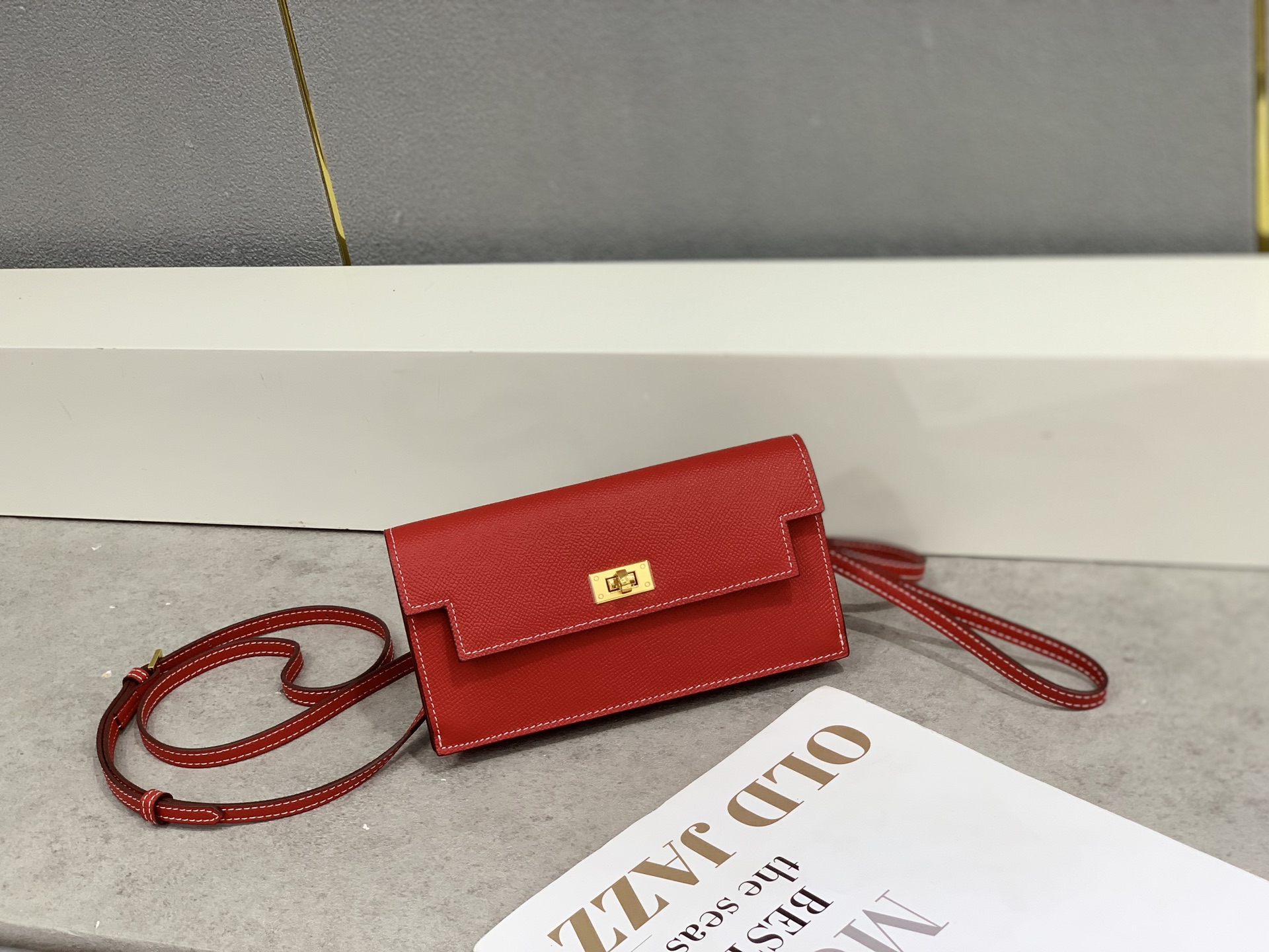 Hermes-Kelly Pocket长钱包➕斜挎包 Madame小牛皮长钱包➕斜挎包 - 6个卡槽 - 一个拉链口袋 Hermes-Kelly Pocket长钱包➕斜挎包 Madame小牛皮长钱包➕斜挎包 - 6个卡槽 - 一个拉链口袋