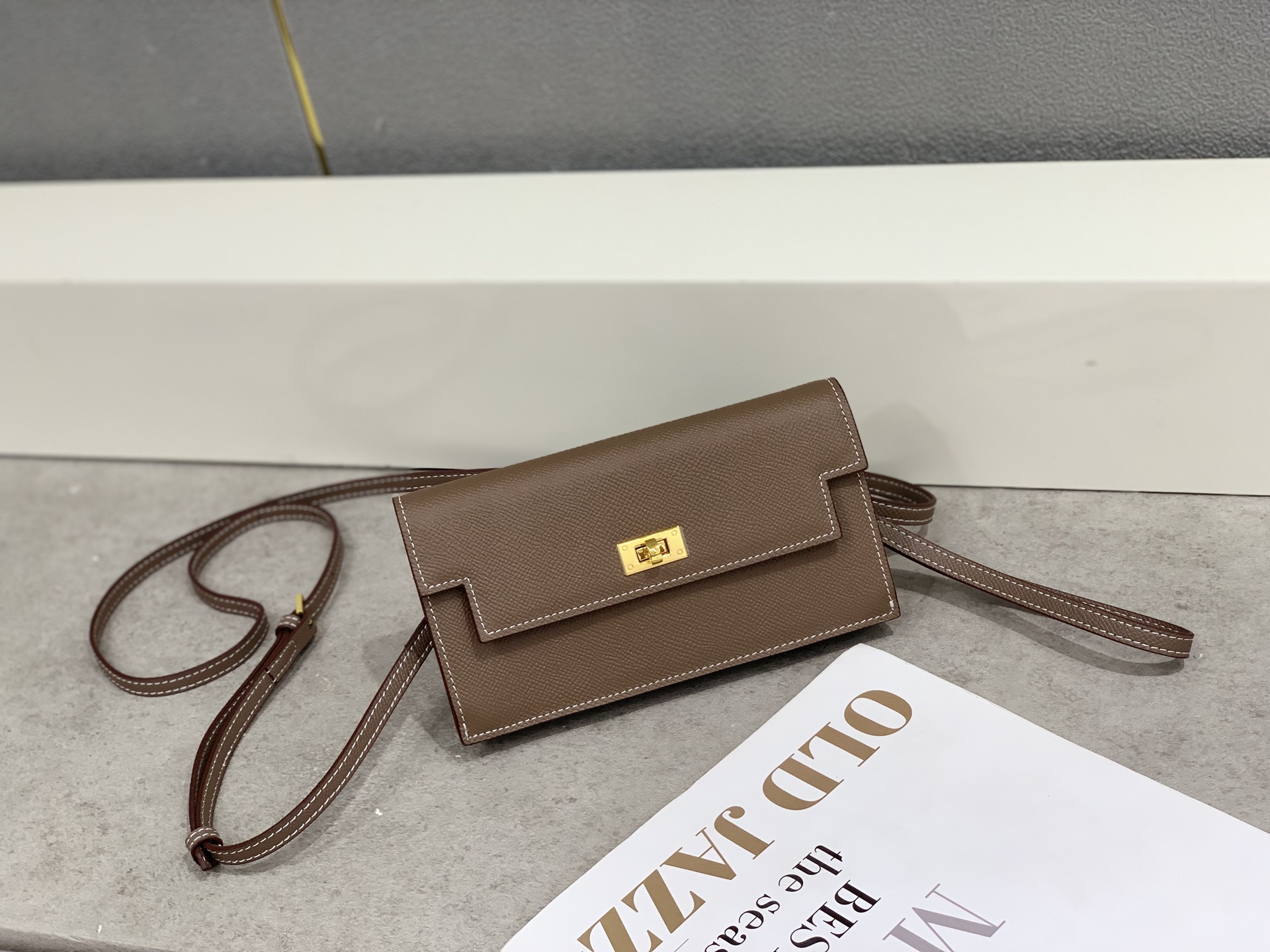 Hermes-Kelly Pocket长钱包➕斜挎包 Madame小牛皮长钱包➕斜挎包 - 6个卡槽 - 一个拉链口袋 Hermes-Kelly Pocket长钱包➕斜挎包 Madame小牛皮长钱包➕斜挎包 - 6个卡槽 - 一个拉链口袋