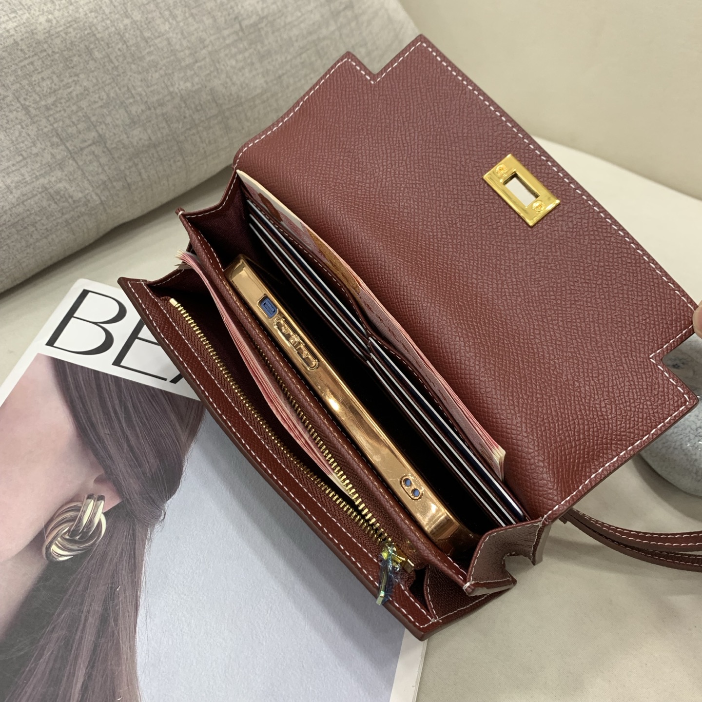 Hermes-Kelly Pocket长钱包➕斜挎包 Madame小牛皮长钱包➕斜挎包 - 6个卡槽 - 一个拉链口袋 Hermes-Kelly Pocket长钱包➕斜挎包 Madame小牛皮长钱包➕斜挎包 - 6个卡槽 - 一个拉链口袋
