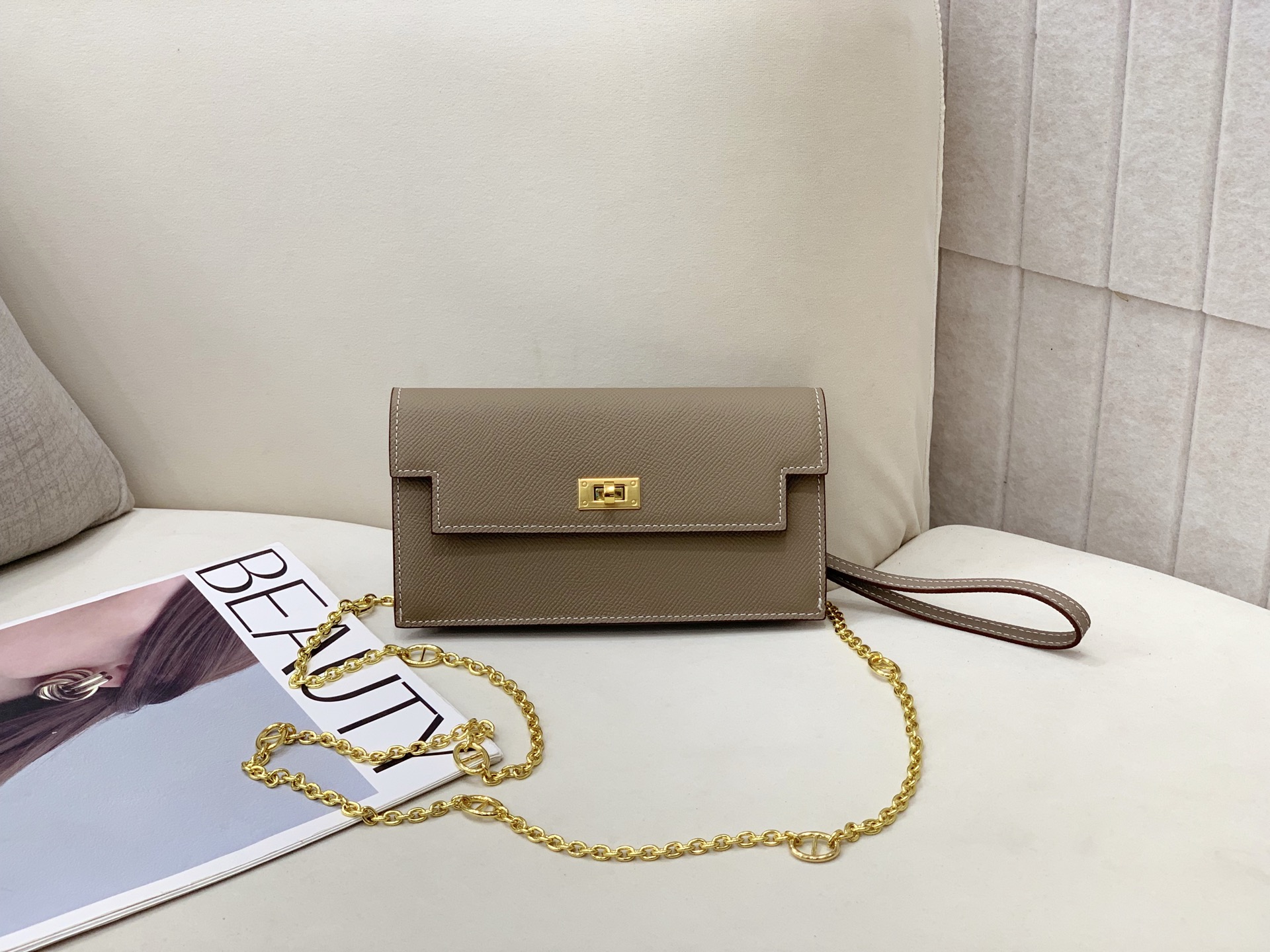 Hermes-Kelly Pocket长钱包➕斜挎包 Madame小牛皮长钱包➕斜挎包 - 6个卡槽 - 一个拉链口袋 Hermes-Kelly Pocket长钱包➕斜挎包 Madame小牛皮长钱包➕斜挎包 - 6个卡槽 - 一个拉链口袋