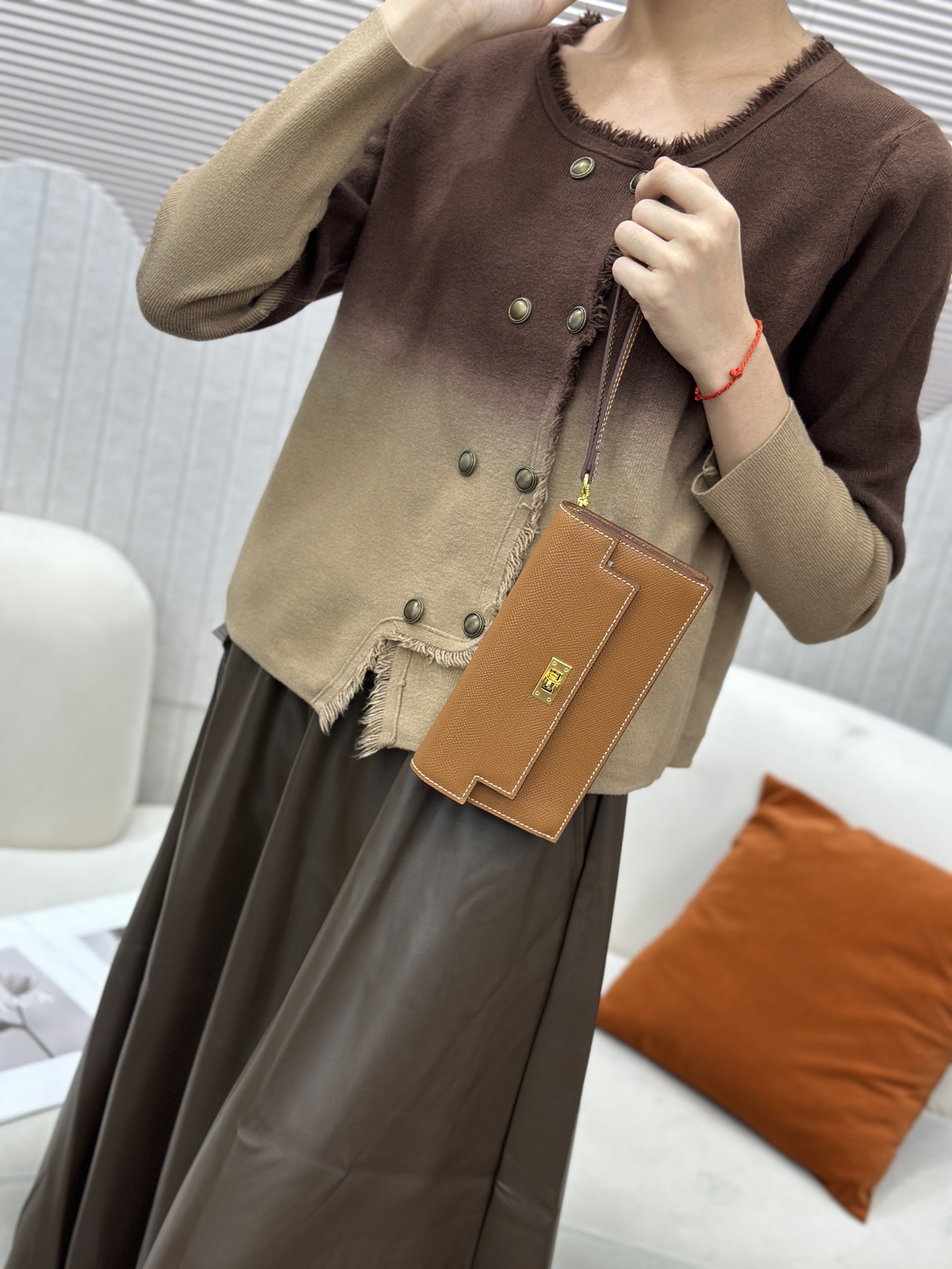 Hermes-Kelly Pocket长钱包➕斜挎包 Madame小牛皮长钱包➕斜挎包 - 6个卡槽 - 一个拉链口袋 Hermes-Kelly Pocket长钱包➕斜挎包 Madame小牛皮长钱包➕斜挎包 - 6个卡槽 - 一个拉链口袋
