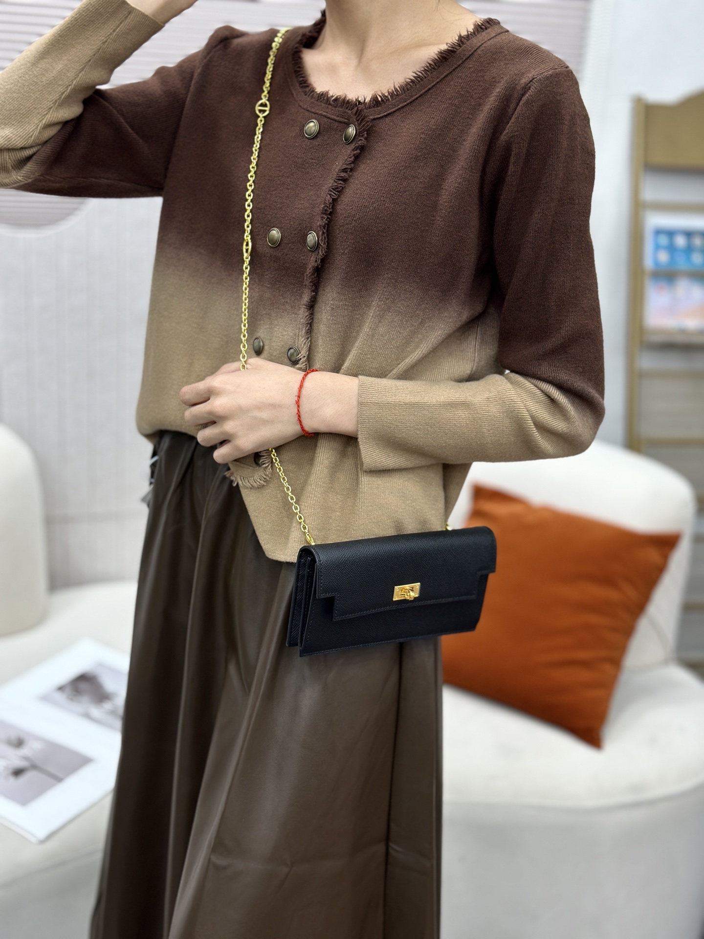 Hermes-Kelly Pocket长钱包➕斜挎包 Madame小牛皮长钱包➕斜挎包 - 6个卡槽 - 一个拉链口袋 Hermes-Kelly Pocket长钱包➕斜挎包 Madame小牛皮长钱包➕斜挎包 - 6个卡槽 - 一个拉链口袋